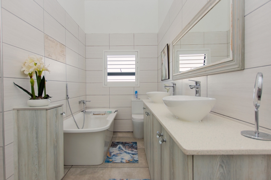 4 Bedroom Property for Sale in Dwarskersbos Western Cape